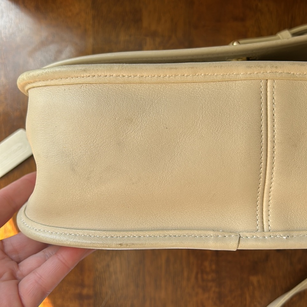 VINTAGE Coach City Bag in Bone Leather - Picture 9 of 16